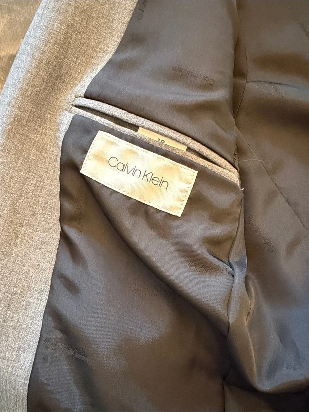 Calvin Klein Boys Gray Slim Fit Infinite Stretch 2-Pc Suit Size 18 Excellent Con